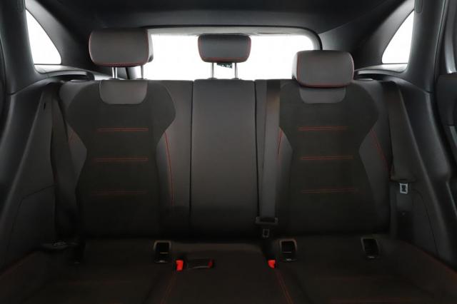 Mercedes Benz Gla image 2