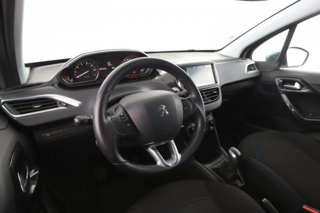 Peugeot 208 image 7