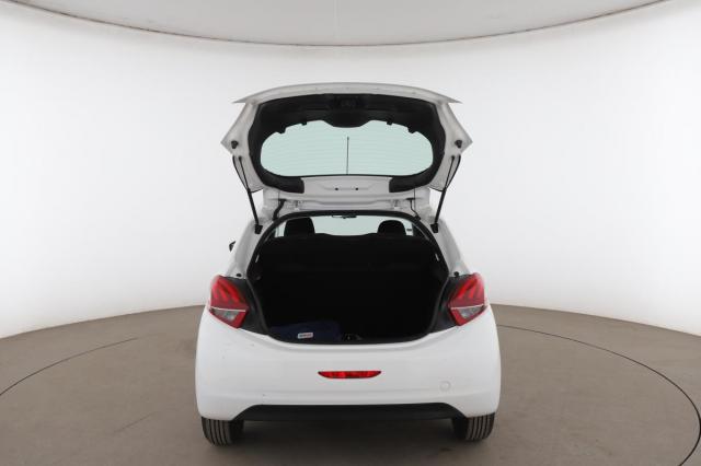 Peugeot 208 image 8