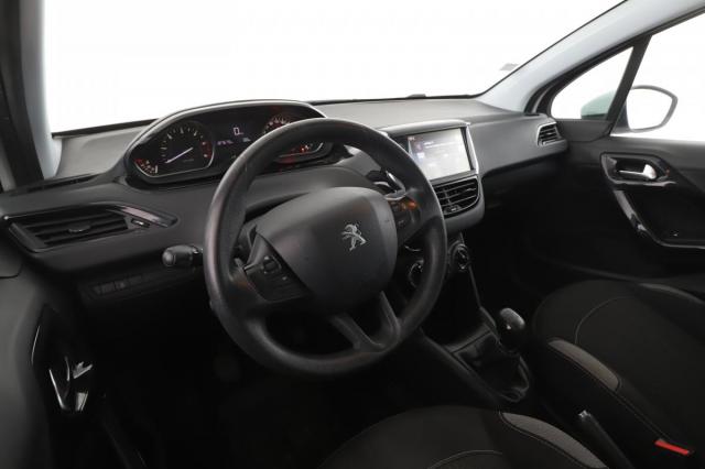 Peugeot 208 image 1