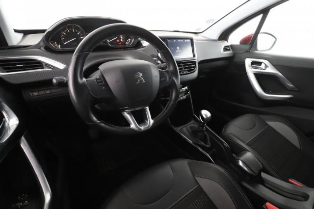 Peugeot 2008 image 2