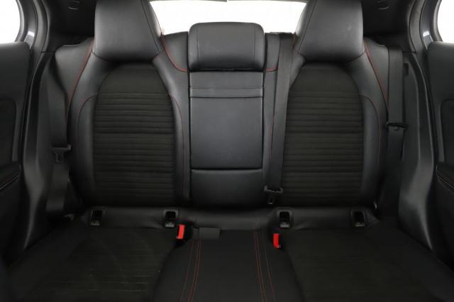 Mercedes Benz Gla image 8