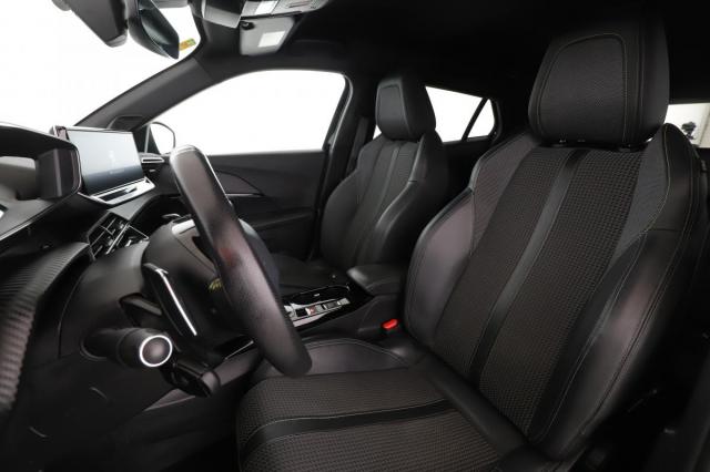 Peugeot 2008 image 8