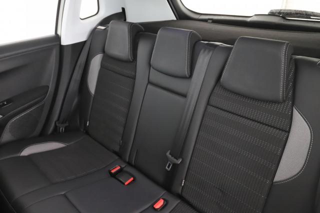 Peugeot 2008 image 8