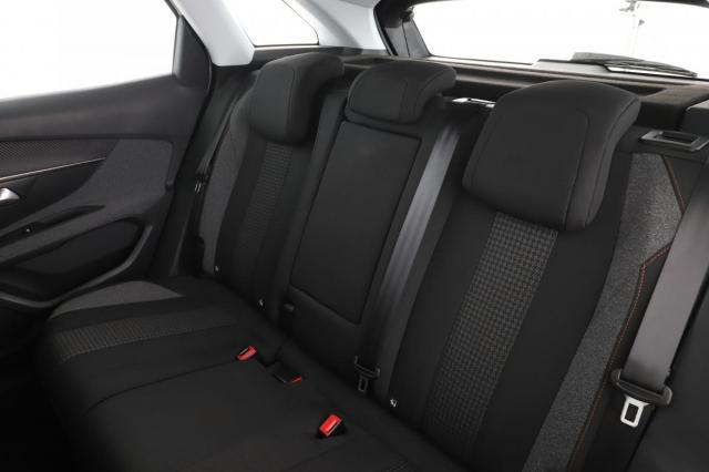 Peugeot 3008 image 2