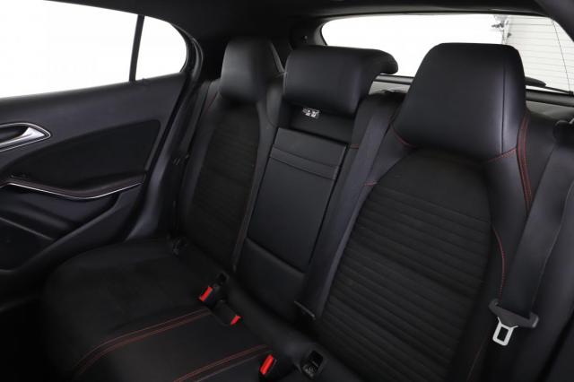 Mercedes Benz Gla image 8