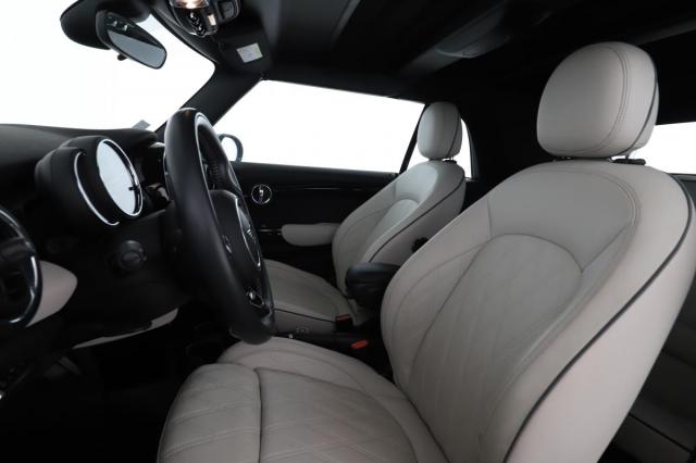 Mini Cabrio image 6