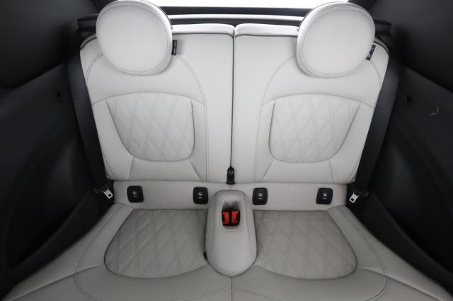 Mini Cabrio image 8