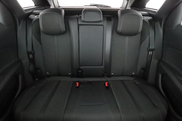 Peugeot 3008 image 2