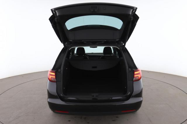 Opel Astra Sports Tourer image 5