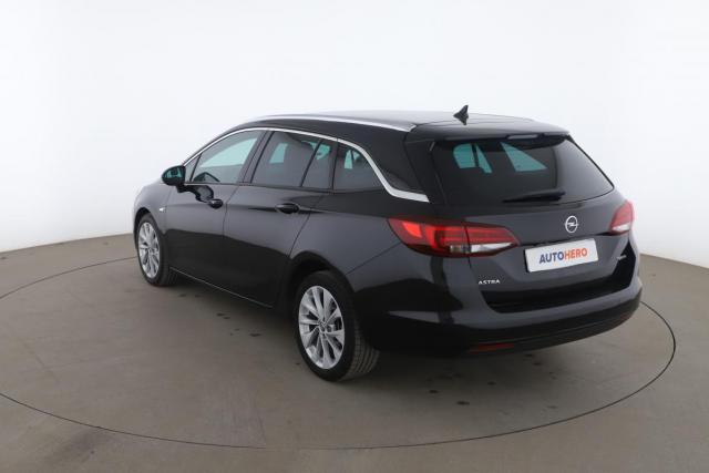 Opel Astra Sports Tourer image 2