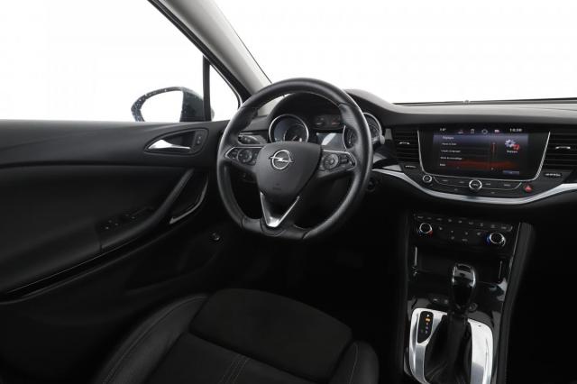 Opel Astra Sports Tourer image 6