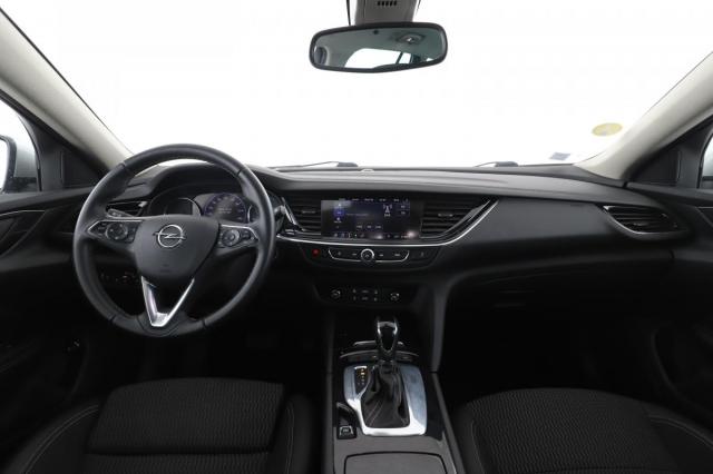 Opel Insignia Sports Tourer image 2