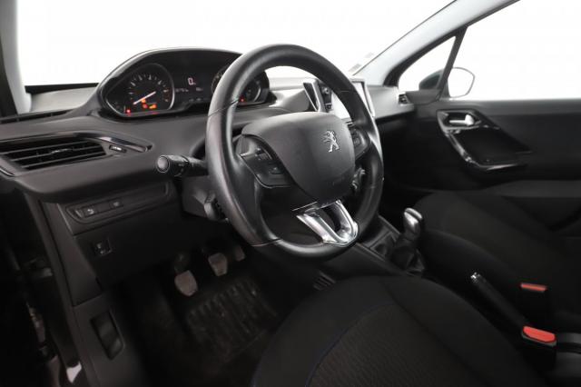 Peugeot 208 image 9