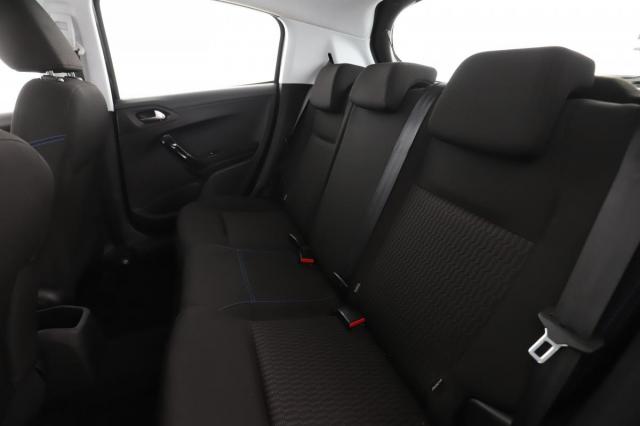 Peugeot 208 image 3