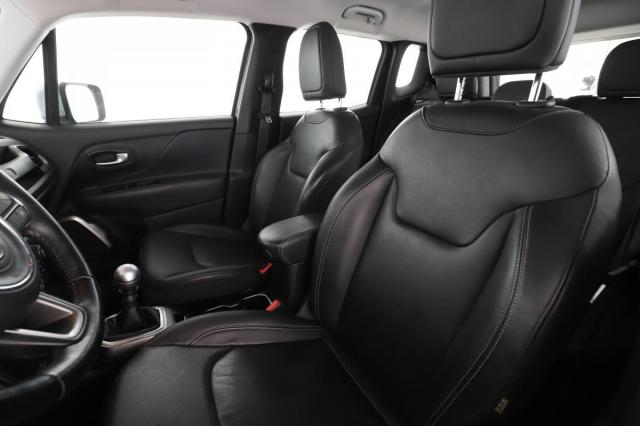 Jeep Renegade image 3