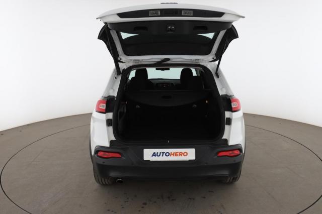Jeep Cherokee image 3