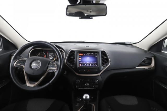 Jeep Cherokee image 4