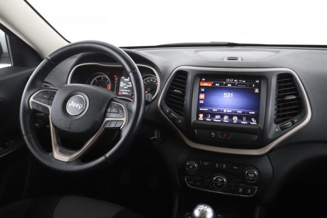 Jeep Cherokee image 2