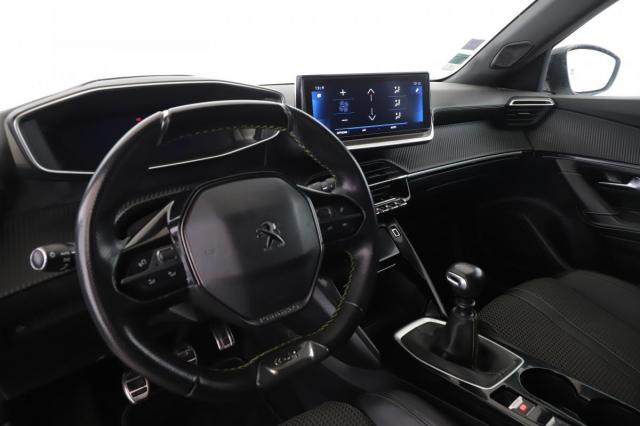 Peugeot 2008 image 8