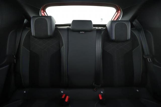 Peugeot 208 image 1