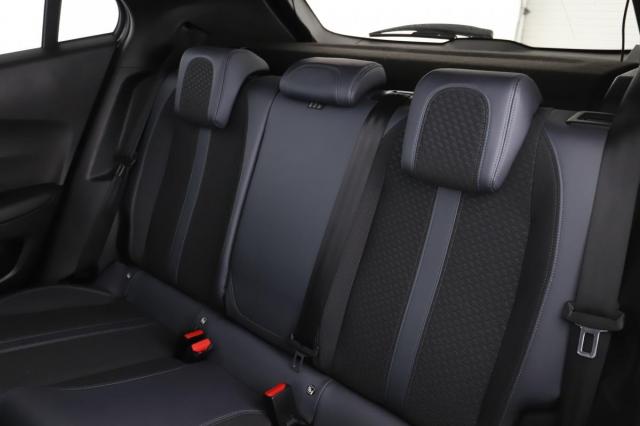 Peugeot 2008 image 8