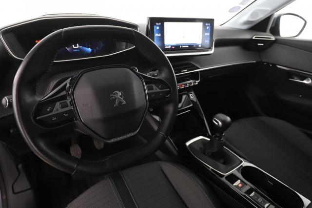 Peugeot 208 image 8