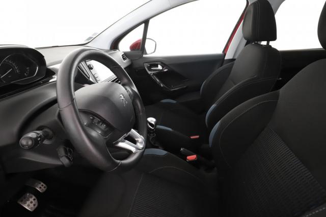 Peugeot 208 image 6
