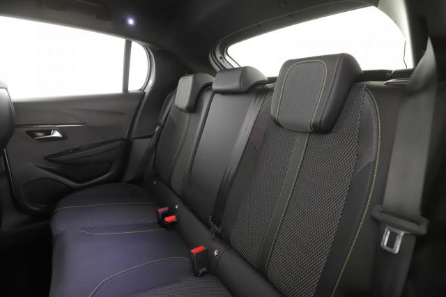 Peugeot 208 image 8