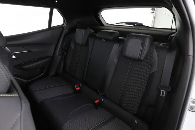 Peugeot 2008 image 9