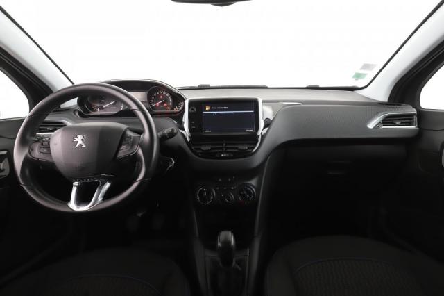 Peugeot 208 image 9