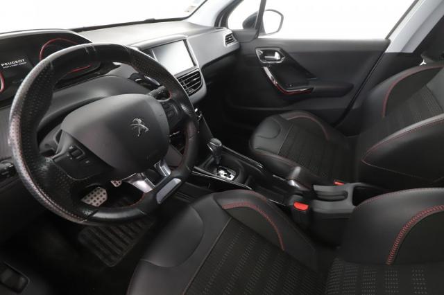 Peugeot 2008 image 8