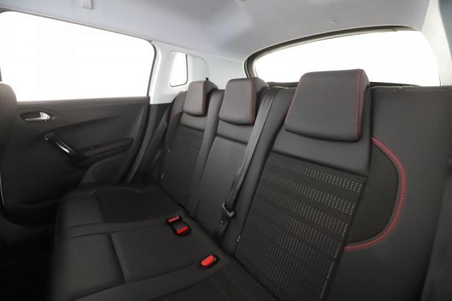 Peugeot 2008 image 6