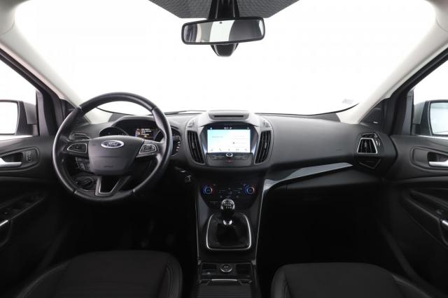 Ford Kuga image 8