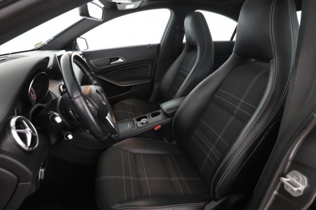 Mercedes Benz Cla image 8