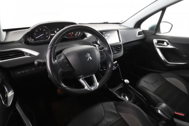 Peugeot 2008 image 2