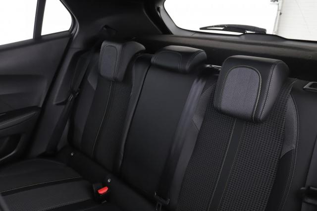 Peugeot 2008 image 9