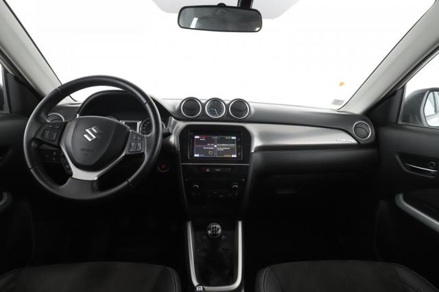 Suzuki Vitara image 9