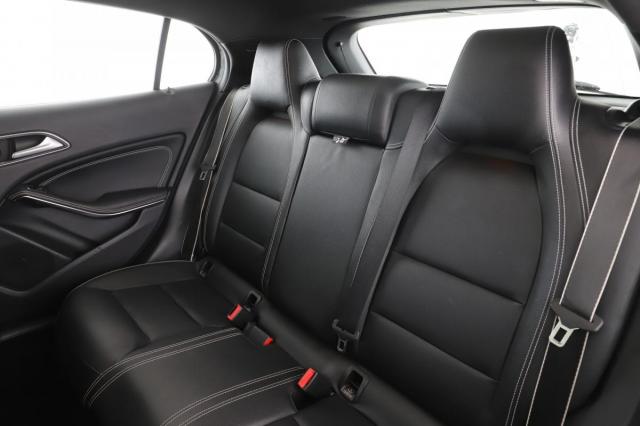 Mercedes Benz Gla image 8
