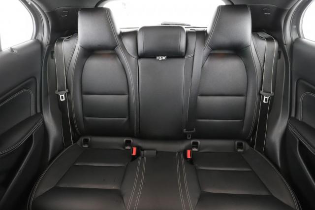 Mercedes Benz Gla image 3
