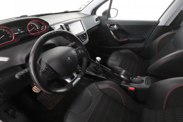Peugeot 2008 image 8