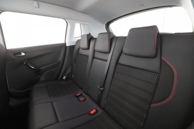 Peugeot 2008 image 2