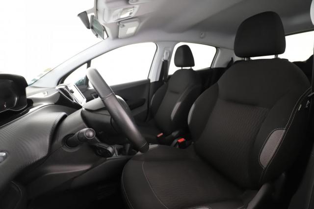 Peugeot 208 image 6
