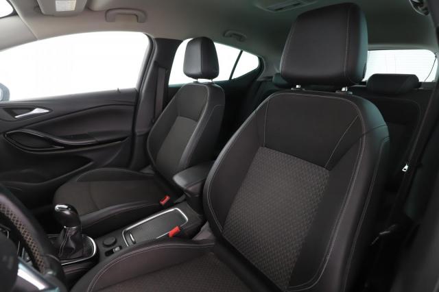 Opel Astra image 8