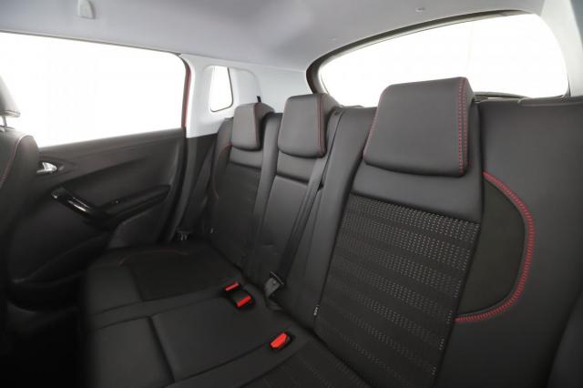 Peugeot 2008 image 6