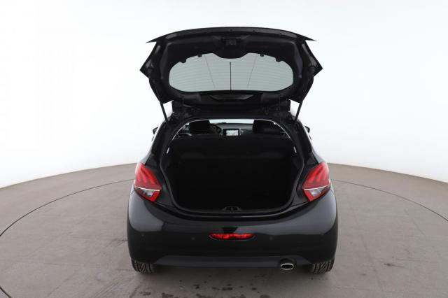 Peugeot 208 image 8