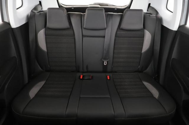 Peugeot 2008 image 2
