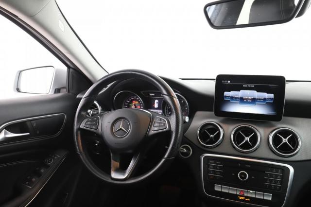 Mercedes Benz Gla image 8