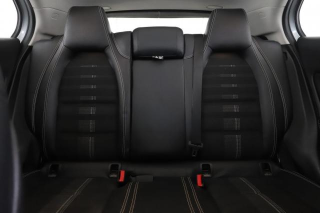 Mercedes Benz Gla image 7