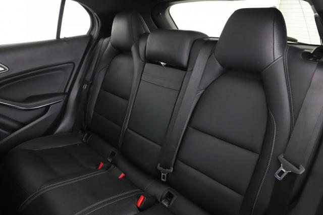 Mercedes Benz Gla image 6